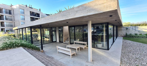 Venta Funes Barrio Cerrado 8 Sauces - 2 Dormitorios Terraza Exclusiva - Cochera Estrenar - Amenities
