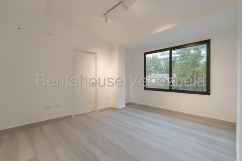 Hermosa Casa Totalmente Remodelada En Venta Ubicada En El Cafetal 25-17659