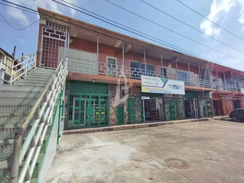 Imagen 3 de 18 de Locales En Plena Avenida Gumilla En San Félix
