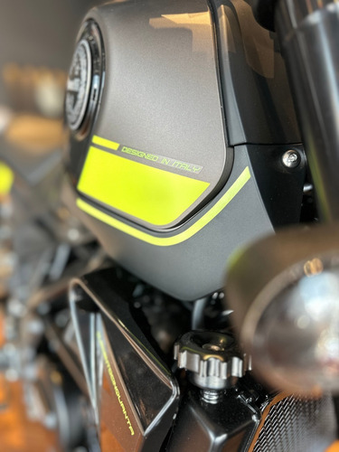 Imagen 11 de 15 de Benelli Leoncino 250