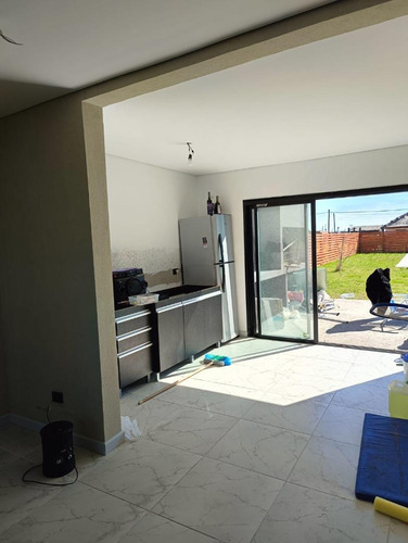 Casa En Venta - 3 Dormitorios 2 Baños - 380mts2 - San Vicente