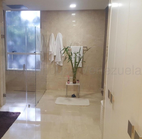 Imagen 13 de 20 de Se Vende Estupendo Apto De Lujo Con 600 M² Amoblado..inf. Ma.fda. Varela 0424-1045413