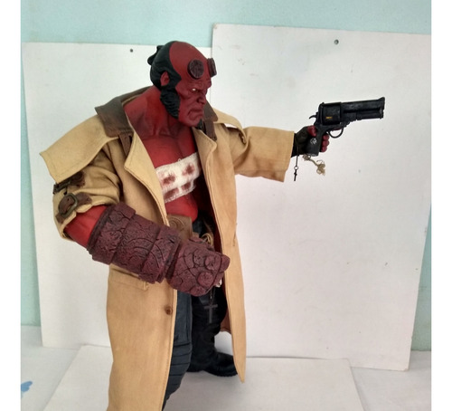 Boneco Hellboy Mezco 2008 ( Ver Fotos ) (Usado)