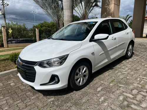 Carros e Caminhonetes Chevrolet Onix Branco 2020