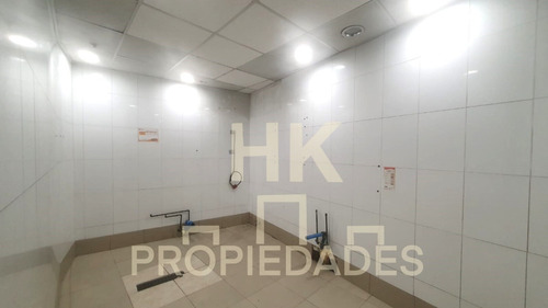 Arriendo Local Frente Apoquindo/ Uso Y Goce De Terraza