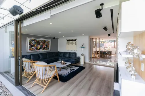 Casa En Venta En Niza. Cod V1080016
