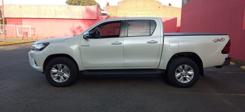 Imagen 9 de 12 de Toyota Hilux 2.8 Cd Srv 4x4 A/t
