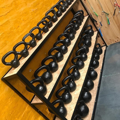 Pesa Rusa Fundicion 4 Kg Kettlebel Hierro Mancuerna Gym Color Negro