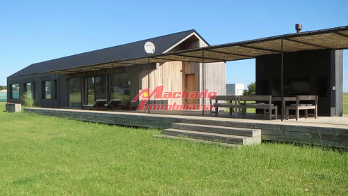 Alquiler Hermosa Casa Estilo Nórdico Sobre El Bosque En El Quijote Chacras