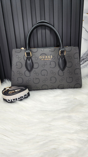 Bolsa Guess Hg961607 Nueva 100 % Original Con Etiqueta Negro Estampado Oro Negro