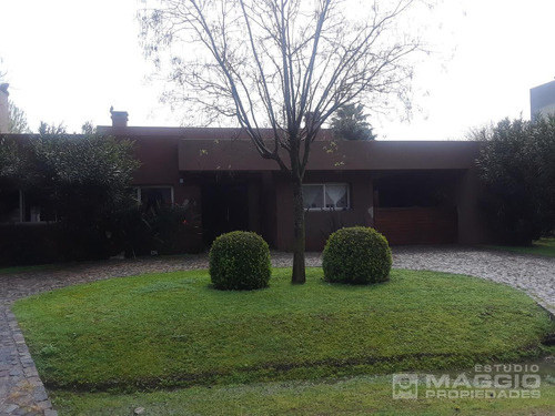 Casa Venta Moreno Barrio Cerrado Santa Ana