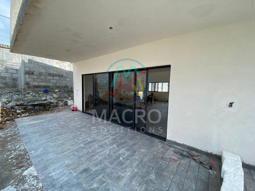 Casa En Preventa En Fracc. Tehuicil Con Escrituras, Con Amplio Jardín Y Alberca