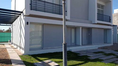 Imagen 1 de 12 de Dúplex En Barrio Privado Zettavi