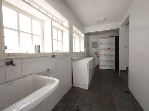 Alphaville 05 - Casa 600m² 5 Dormitórios, 3 Suítes, 4 Vagas, Piscina, Churrasqueira, Hidromassagem - Cncd077