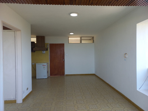 Apartamento En Macuto | 46m2. Ref.25m Negociable | Ave. La Playa | Vende Propietrario