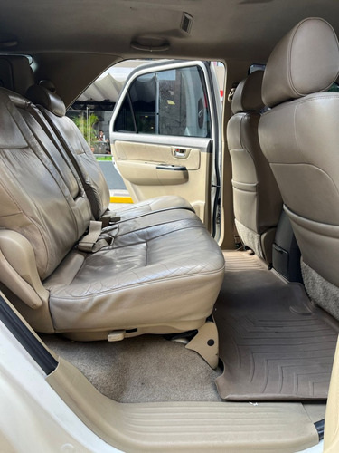 Imagen 6 de 13 de Toyota Fortuner 2012