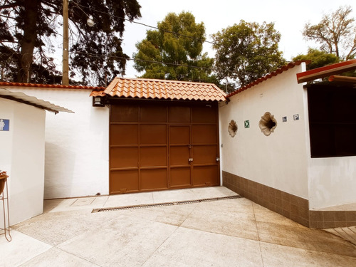 Imagen 8 de 30 de Vendo Hermosa Propiedad, Ubicada En Uno De Los Sectores Mas Selectos De San Lucas Sacatepequez, Incluye Dos Casas Con Amplio Jardin Ideal Para Casa De Campo O Todo Tipo De Negocio