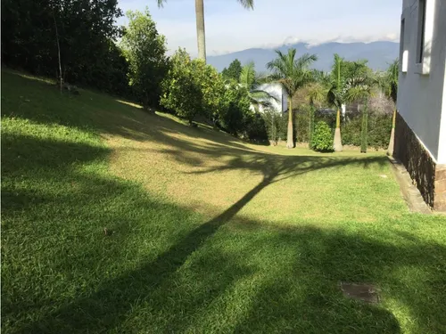 Medellin Venta De Espectacular Casa Con Diseño Y Ubicación Inmejorable