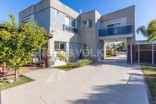 Imagen 1 de 13 de Casa A La Venta En Altos De La Tahona