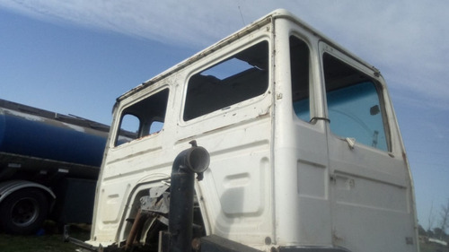 Renault 300 (solo Cabina)
