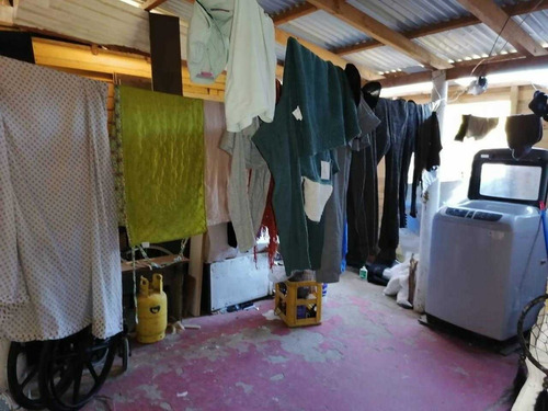 Casa Recientemente Remodelada, A 2 Cuadras De La Playa.