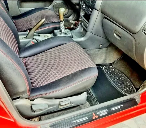 Mitsubishi Lancer 1.3 Gl 5 p