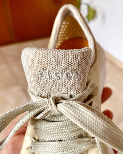 Calzado Zapatillas Crocs De Niña Con Cordones (Usado)