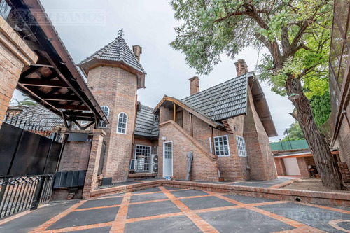 Casa Con Excelente Lote En La Horqueta, A Pocas Cuadras Del Colegio Newman.