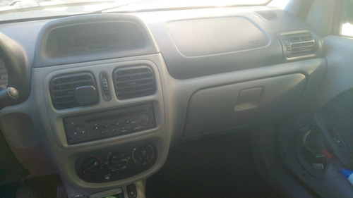Renault Clio Sedan 2007 1.0 16v Privilège Hi-flex 4p