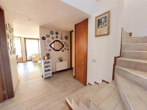Casa En Venta De 4 Dorm. En Lo Barnechea