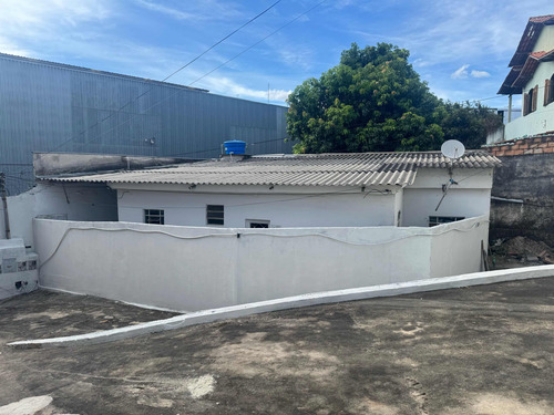 Lote Com Quatro Casas