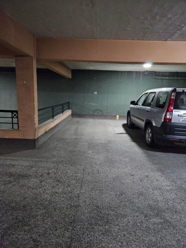 Arriendo De Estacionamiento - Metro Manquehue