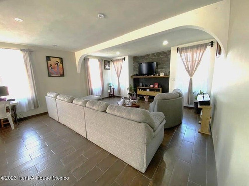 Casa En Venta En Otzolotepec ,villa Cuauhtemoc Gis24-1408