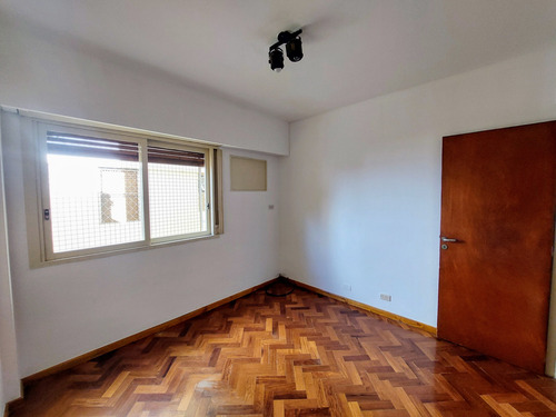 Departamento En Alquiler Con Cochera En Flores