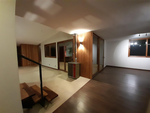 Gran Casa Dos Pisos En Comunidad Ecológica De Peñalolén