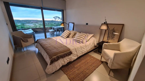 Venta Y Alquiler De Apartamento 4 Dormitorios, Punta Del Este, Uruguay
