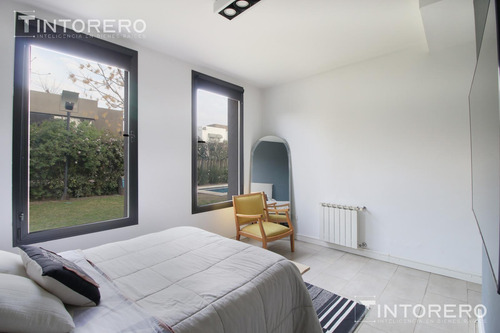 Casa En Venta En Barrio Privado Altos Del Sol. Financiación.
