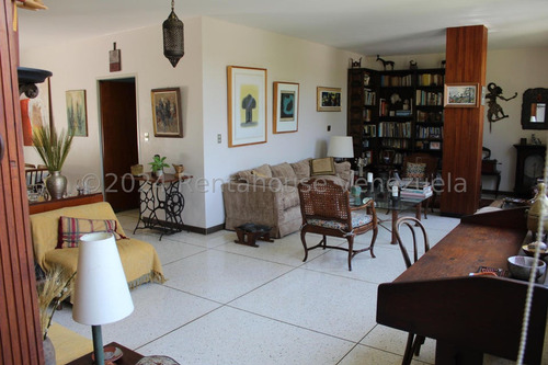 Vendo Casa De 350mts2 Para Remodelar En Urbanizacion Con Privacidad Y Tranquilidad. Espectacular Jardin. Mls #25-20090. Los Palos Grandes