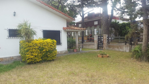 Casa En Venta En San Bernardo Del Tuyu - Con Depto De Dos Ambientes Gas Natural Pleno Centro