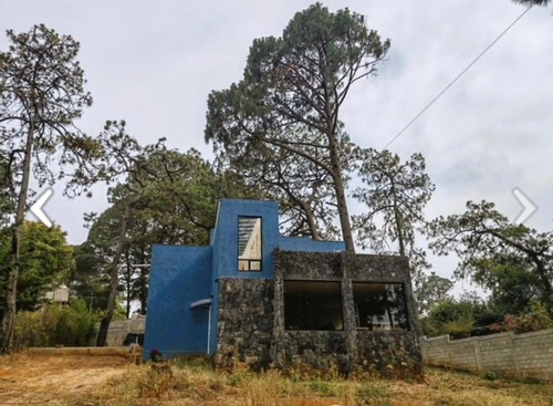 Casa Azul En Venta, Ubicada En Avandaro