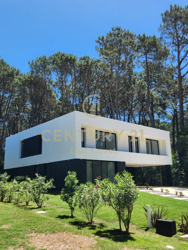 Ultima Casa Disponible A Estrenar En Barrio Cerrado Exclusivo. Zona Colegios