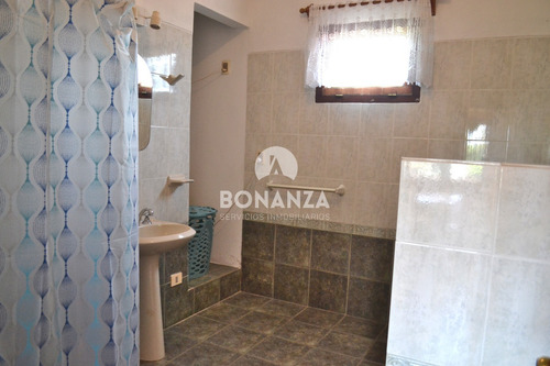 Piriápolis, Playa Hermosa. Casa En Venta A 200 Metros De La Playa. Padrón Único, 4 Dormitorios, 2 Baños