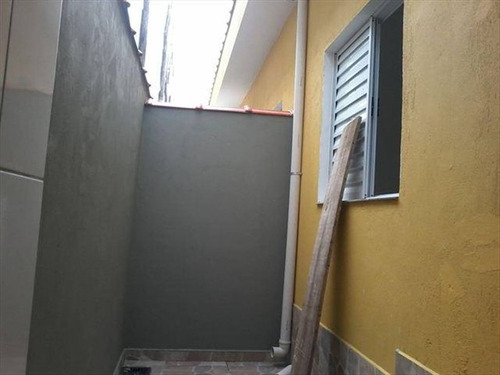 Imagem 10 de 30 de Imóvel Novo Tipo Casa Térrea Em Condominio Fechado Com Excelente Acabamento Com Azulejo Até O Teto Tanto Na Cozinha Como No Banheiro E Moldura De Gesso Nestes Dois Ambientes Janela De Alumínio Cor B