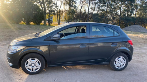 Imagen 4 de 17 de Chevrolet Onix 2017 1.4 Joy Ls + 98cv