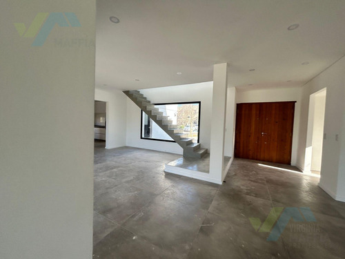 Casa En Venta 5 Amb En Altos De Campo Grande