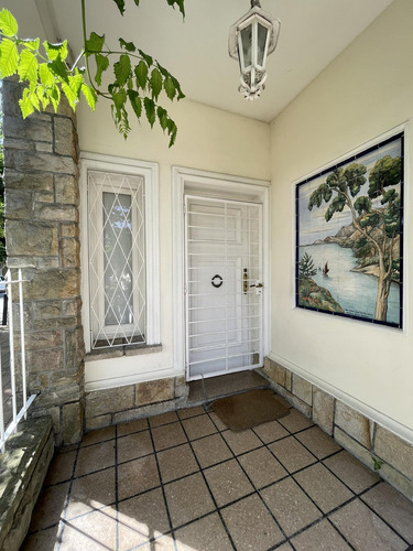 Casa En Venta En Vte. Lopez - 5 Amb.