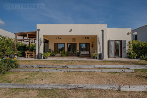 Lindísima Casa En  Estancias Del Pilar - Barrio Champagnat