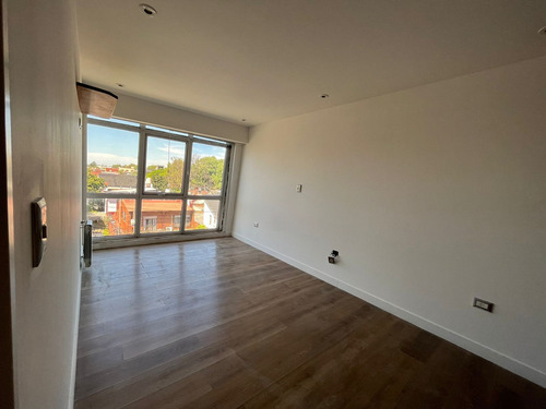 Departamento 4 Amb, 2 Baños Completos, Toilette ,2 Cocheras, Lavadero. En Moron