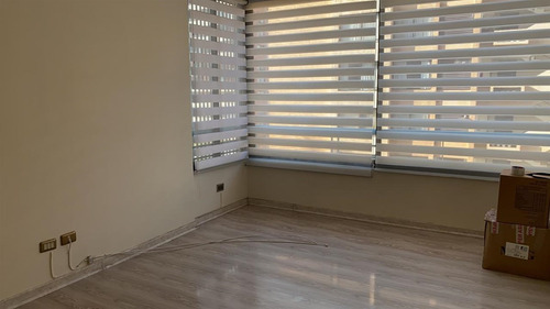 Departamento En Venta De 1 Dorm. En Metro Colon / Las Condes