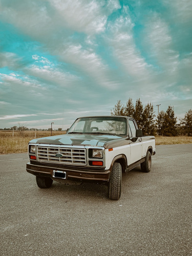 Ford F-100 3.6 Std
